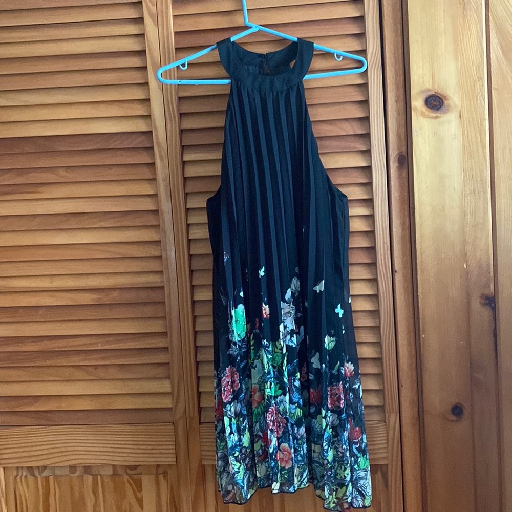 Awesome summer dress no sleeves never worn rainbows flowers